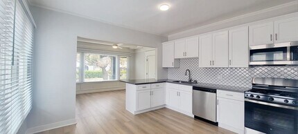 1048 E 5th St in Long Beach, CA - Foto de edificio - Building Photo