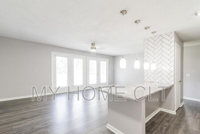 6158 Meadow Rose Ln in Charlotte, NC - Building Photo - Building Photo