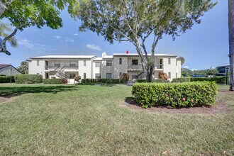 8545 Casa Del Lago in Boca Raton, FL - Building Photo - Building Photo