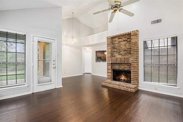 10627 Tall Oak Dr in Fort Worth, TX - Foto de edificio - Building Photo