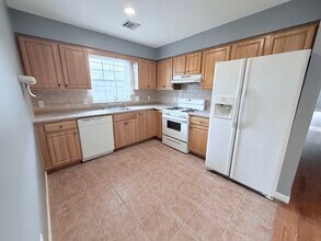 181 Camden St, Unit 2 in Newark, NJ - Foto de edificio - Building Photo