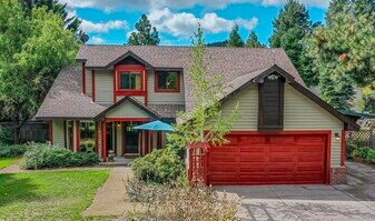 715 W A Barr Rd in Mount Shasta, CA - Building Photo