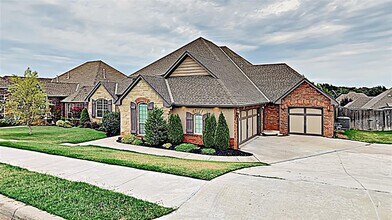 2324 Sutton Pl in Edmond, OK - Building Photo - Building Photo