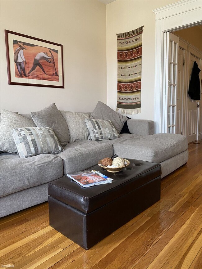 380 Riverway-Unit -Apt 3 in Boston, MA - Foto de edificio - Building Photo