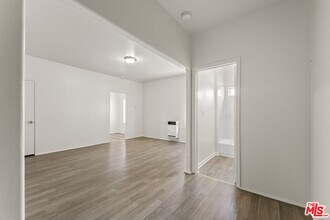 842 W 83rd St in Los Angeles, CA - Building Photo - Building Photo