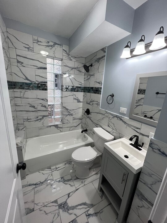 5703 S May St, Unit 1 in Chicago, IL - Foto de edificio