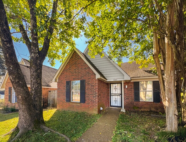 6481 Summer Creek E in Memphis, TN - Building Photo - Building Photo