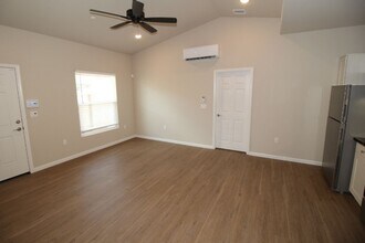 1317 E Portals Ave in Fresno, CA - Building Photo - Building Photo