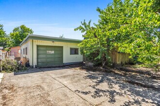 2210 Hazel Ave NE in Salem, OR - Building Photo - Building Photo