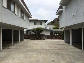 120 Calle Patricia in San Clemente, CA - Foto de edificio - Building Photo
