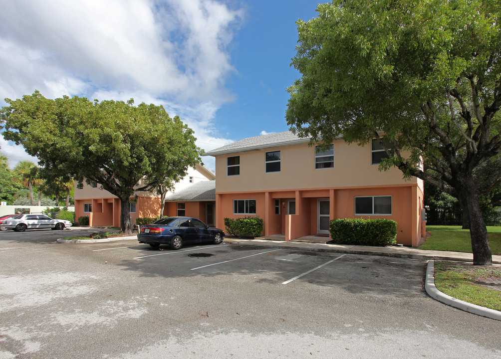 Dixie Manor in Boca Raton, FL - Foto de edificio