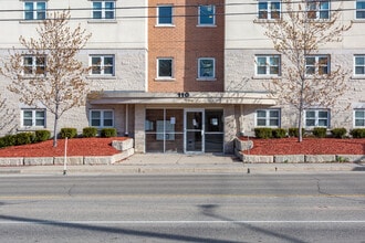 110 Columbia St W in Waterloo, ON - Building Photo - Building Photo