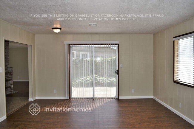 7016 Uranus Pkwy in Sacramento, CA - Foto de edificio - Building Photo