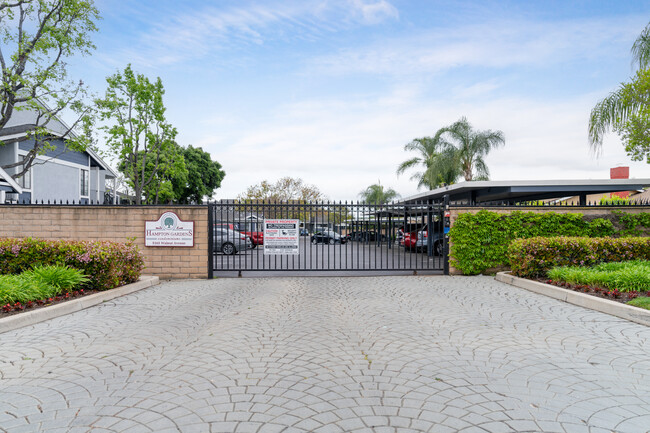 Hampton Court Apartments in Chino, CA - Foto de edificio - Building Photo