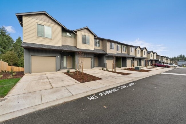 Titan Hill Townhomes in Salem, OR - Foto de edificio - Building Photo