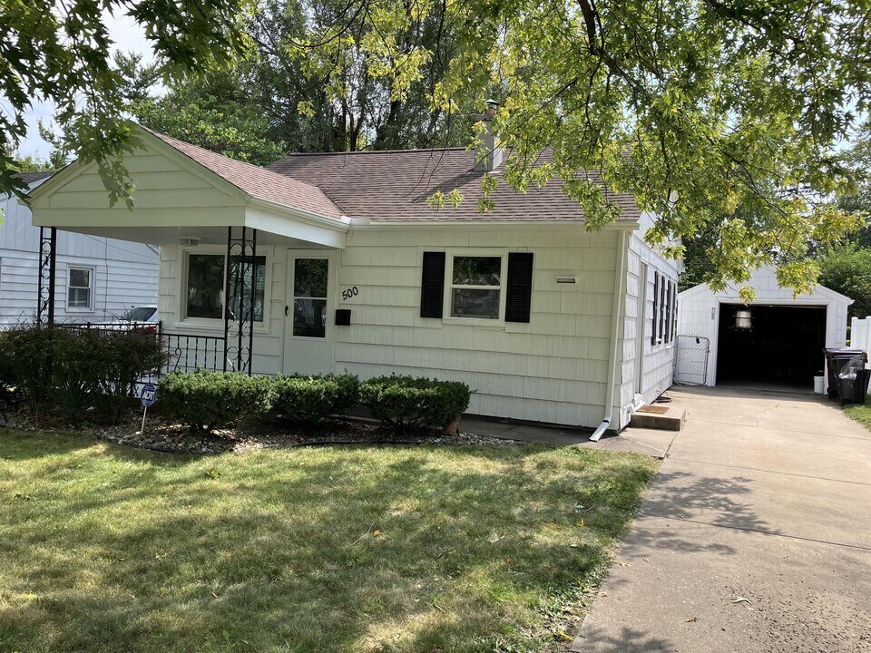 500 W Lakewood Ave in Peoria, IL - Building Photo