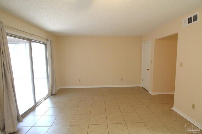 9618 Sandpiper St in Pensacola, FL - Foto de edificio - Building Photo