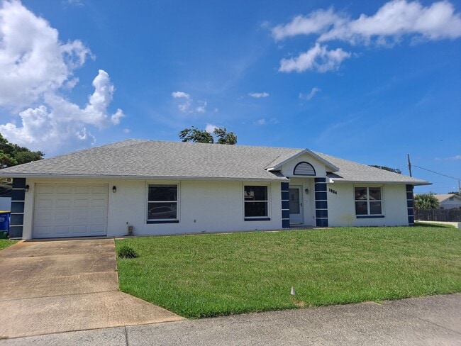 property at 1904 S Riverside Dr