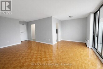 35 Confederation Dr in Toronto, ON - Building Photo - Building Photo