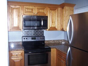 1447 Lake Crystal Dr, Unit A in West Palm Beach, FL - Building Photo - Building Photo