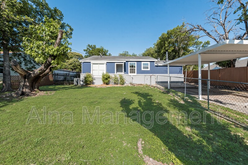 1822 Roberts Cut Off Rd in Fort Worth, TX - Building Photo