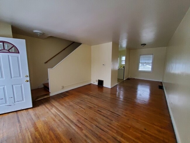 1225 W Mullan Ave in Waterloo, IA - Building Photo - Building Photo