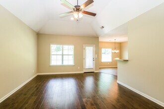 5009 Forest Oasis Ln in Memphis, TN - Foto de edificio - Building Photo