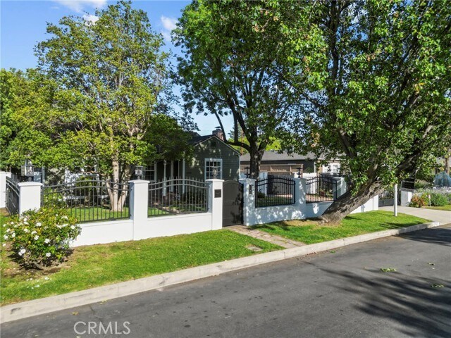 property at 5752 Calhoun Ave