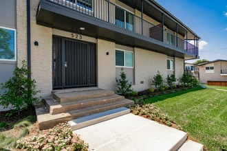 Parkside Green at Bishop Ridge in Dallas, TX - Building Photo - Building Photo