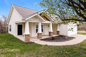 2437 Pleasant Springs Ln in Nashville, TN - Building Photo - Building Photo