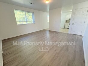 2523 S Lakecrest Dr in West Valley City, UT - Building Photo - Building Photo