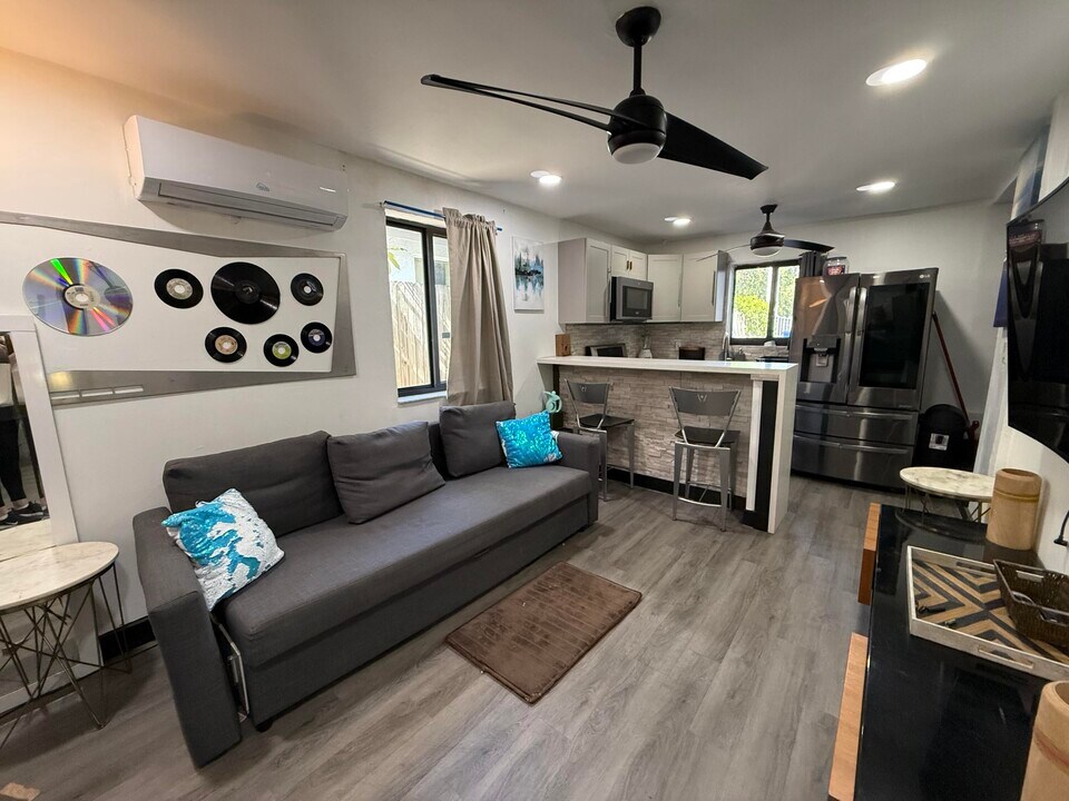 168 NW 53rd St in Miami, FL - Building Photo