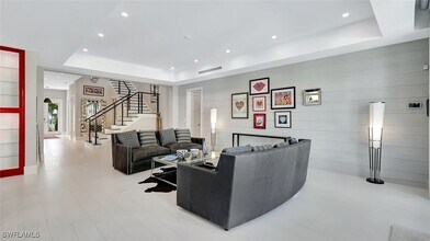 739 5th Ave N in Naples, FL - Building Photo - Building Photo