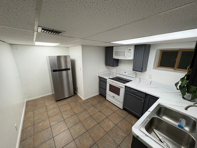 28 Clearview Dr, Unit 1 in Wyandanch, NY - Building Photo - Building Photo