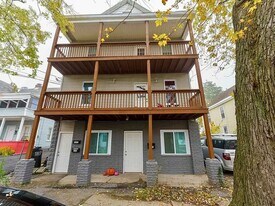 1117 Pleasant St, Unit 1117 Pleasant St. (3rd Apt) in Schenectady, NY - Building Photo