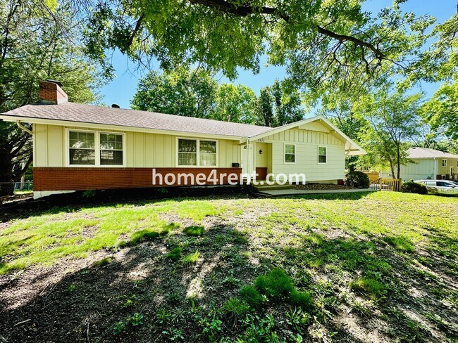 5933 Sterling Ave in Raytown, MO - Building Photo - Building Photo