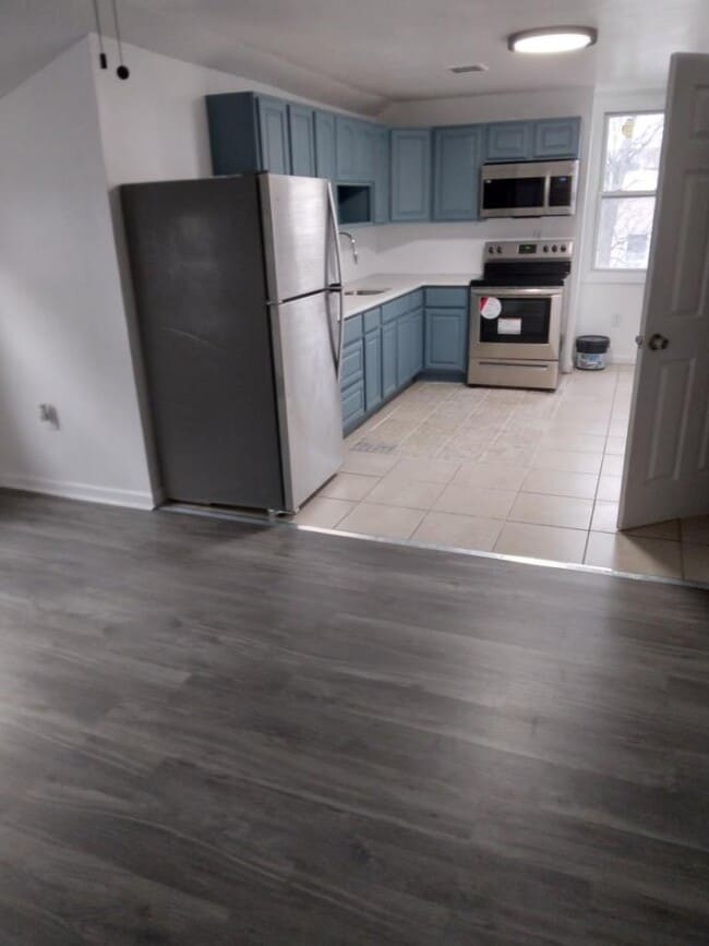 23 Schuyler Ave, Unit 3
