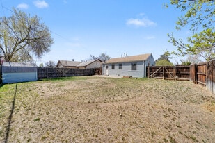 956 Macon St in Aurora, CO - Building Photo