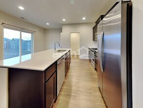 2183 NW Woodland Dr in McMinnville, OR - Building Photo - Building Photo