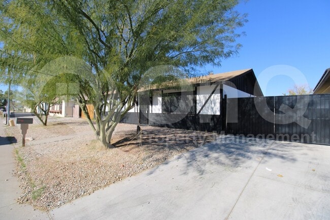 5334 W Mauna Loa Ln in Glendale, AZ - Building Photo - Building Photo