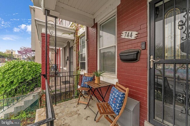 744 Columbia Rd NW in Washington, DC - Building Photo - Building Photo