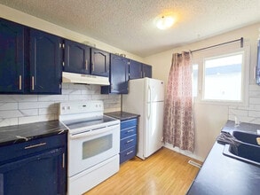 11443-11422 22 Ave NW in Edmonton, AB - Building Photo - Building Photo