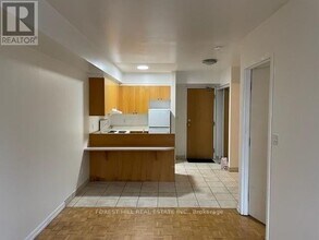 126 Dundas St E in Toronto, ON - Building Photo - Building Photo