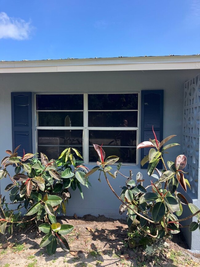 5102 La Salle St in Fort Pierce, FL - Building Photo - Building Photo