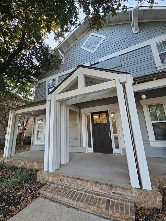 1725 Harvey Mitchell Pkwy S, Unit 911 in College Station, TX - Foto de edificio - Building Photo