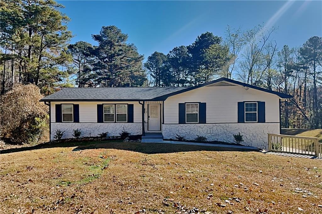 1176 Golden Cir SW in Lilburn, GA - Building Photo