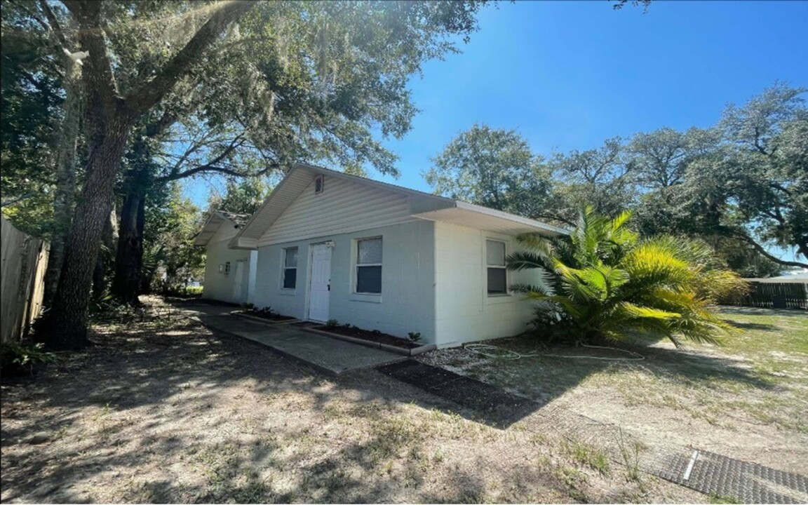 9092 W Fort Island Trail in Crystal River, FL - Building Photo