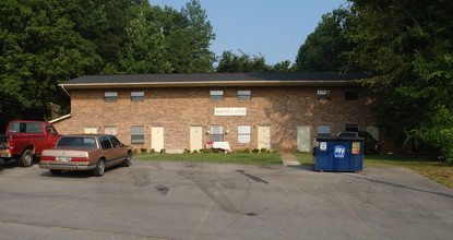 Midway in Colonial Heights, TN - Foto de edificio - Building Photo