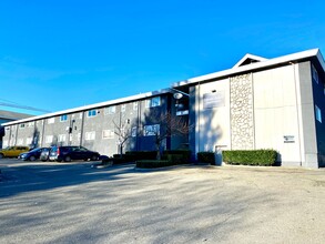 Tukwila Station Apartments in Seattle, WA - Foto de edificio - Building Photo