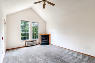 Hunter's Creek in Sun Prairie, WI - Building Photo - Building Photo